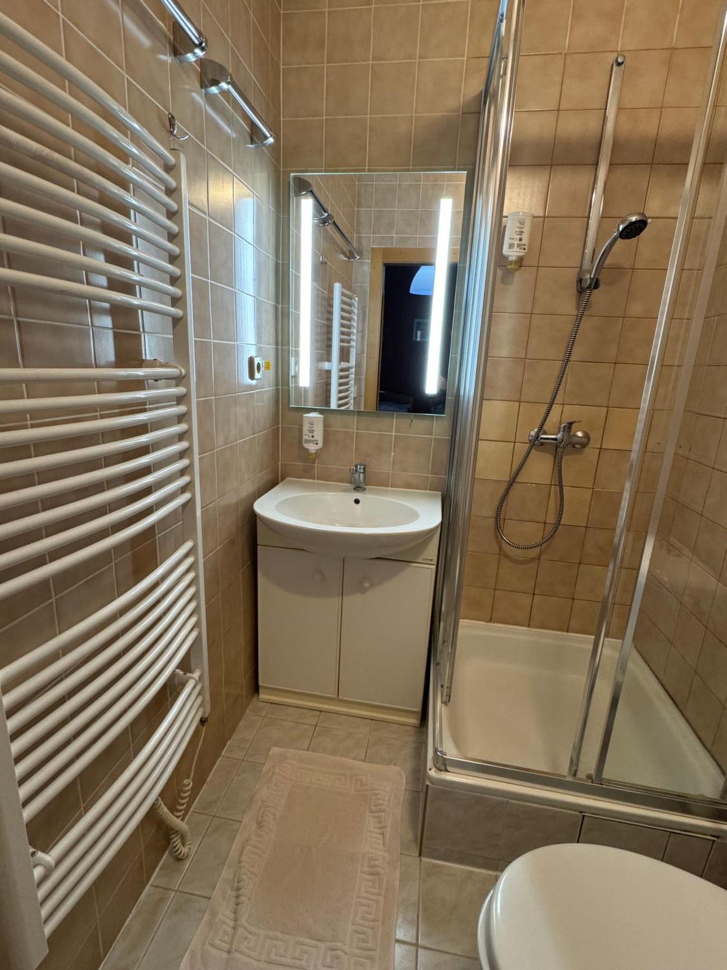 Lucni Dum Otel Janske Lazne Oda fotoğraf
